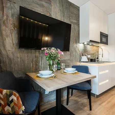 Diamond Apartment *